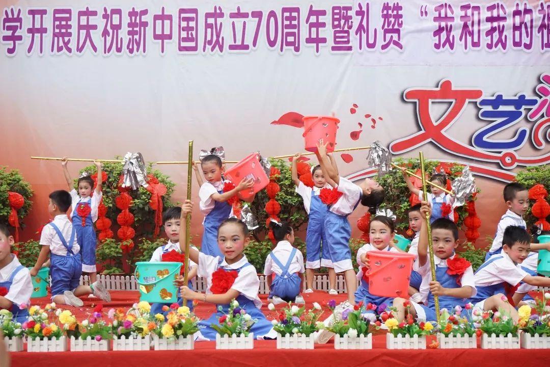 小萌妹的甜美装扮